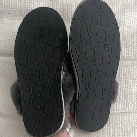 UGG Metallic Silver Slippers with Dark Gray Fur - Picture 4 of 7